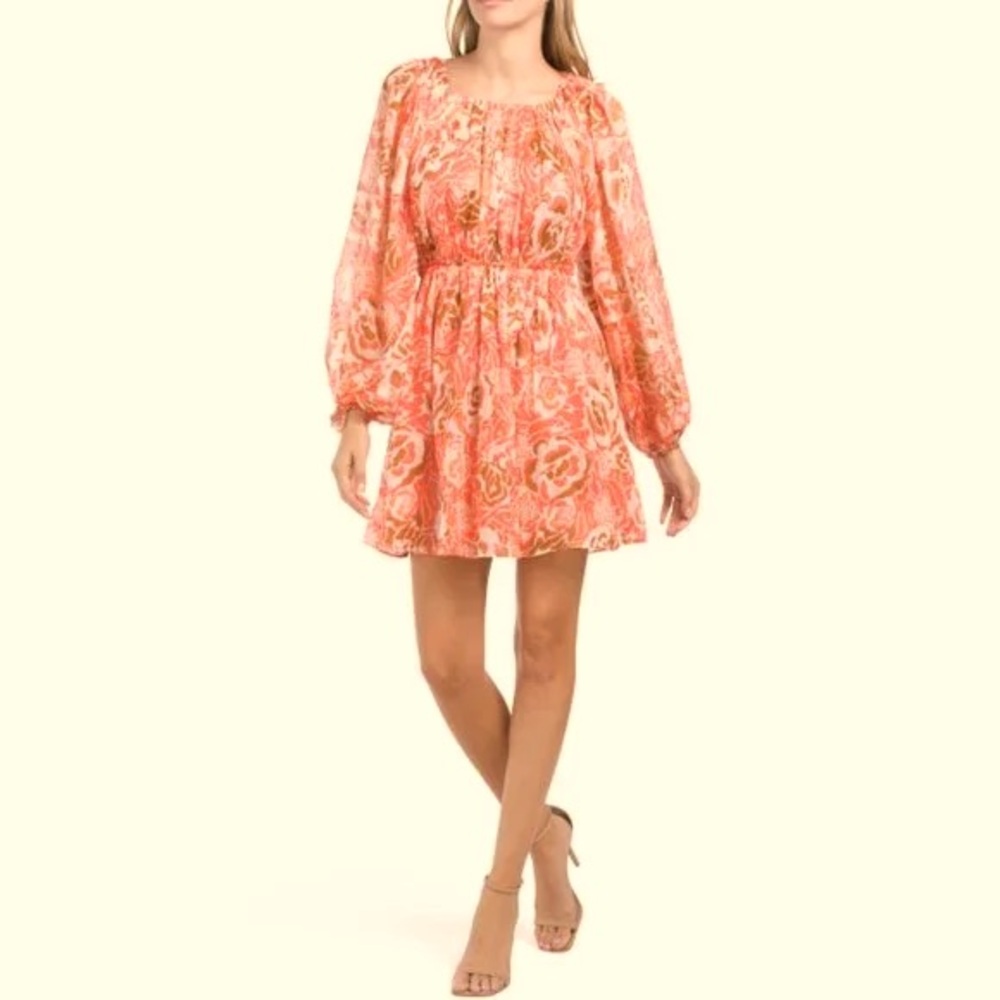 Make a statement with this figure flattering dress w/elastic-stretch waist. (S)